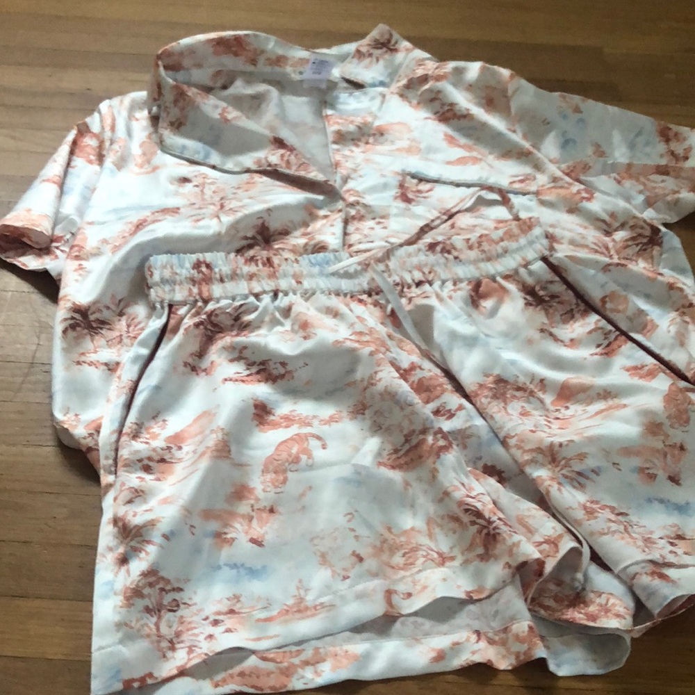 Never worn Sleep Set!